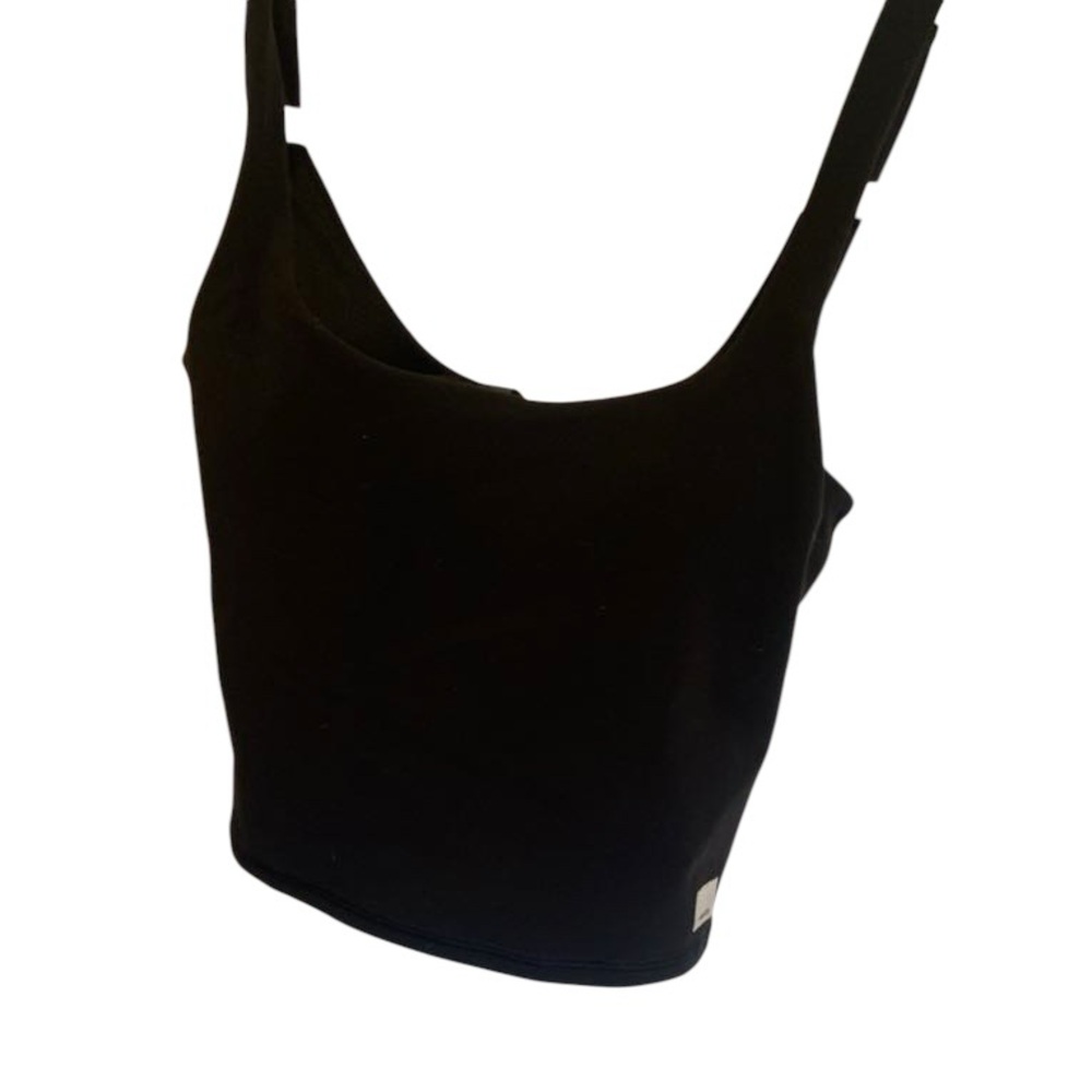 NWOT Vuori cropped tank BLACK Size M